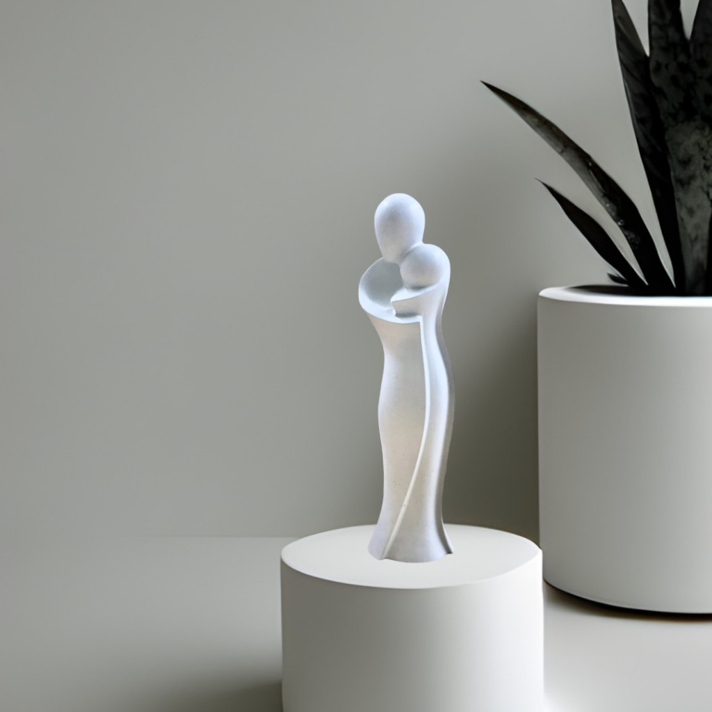 Estatueta Mãe Abraça Filho Amor de Mãe de Gesso Casal de Namorados Estatua Abstrata para Escritório