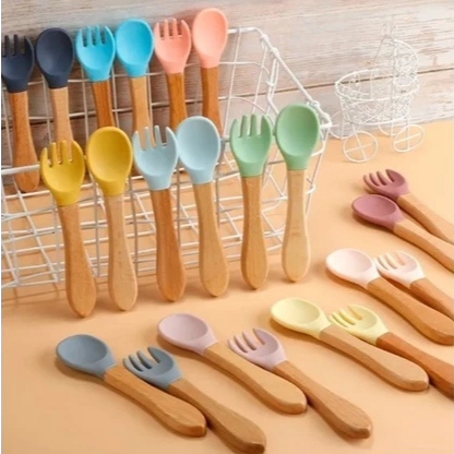 Kit Colher e Garfo de Silicone com Cabo de Madeira infantil Bebê