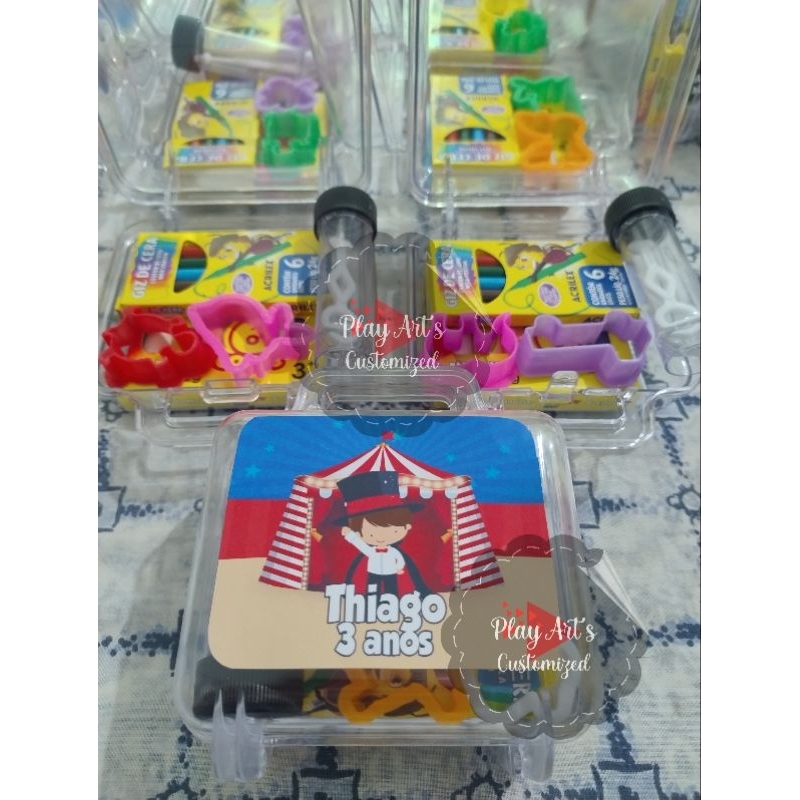 10 Maletinhas Personalizadas + Giz de Cera + Massinha + Molde para Massinha + Tubete Bolha de Sabão + Desenho