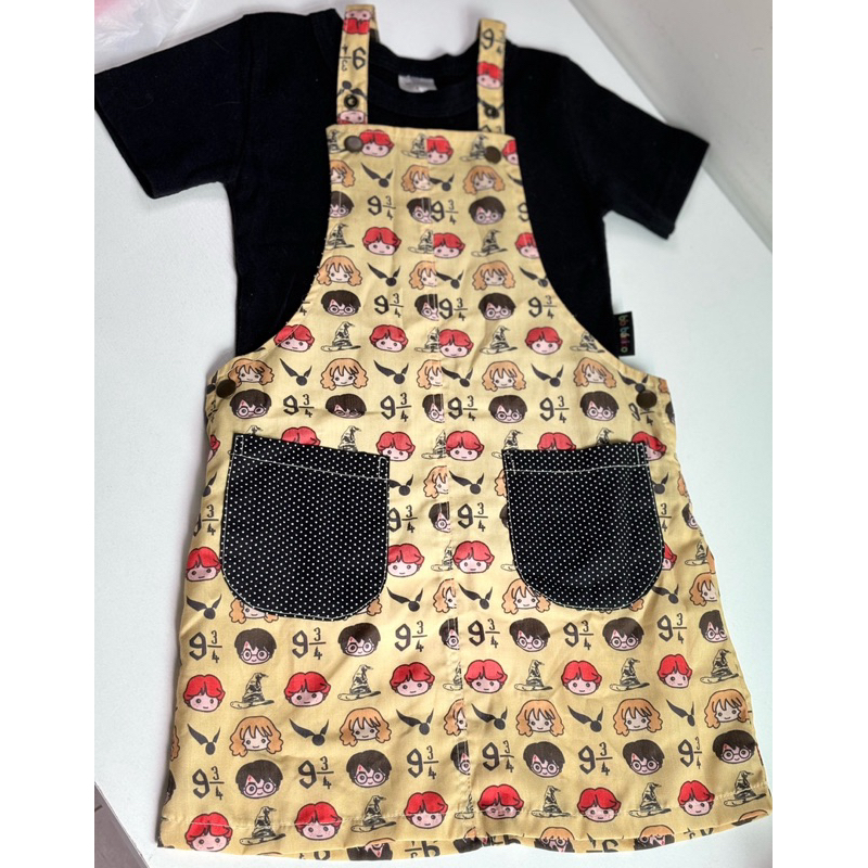 Conjunto jardineira e blusa ribana preta Harry Potter Ateliê Lala Tonton  -Tamanho: 4 anos