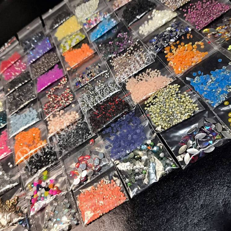 Kit 100 Pacotes Pedrarias Strass Luxo Dome Tachinha pedraria PARA UNHA Atacado Adesivos