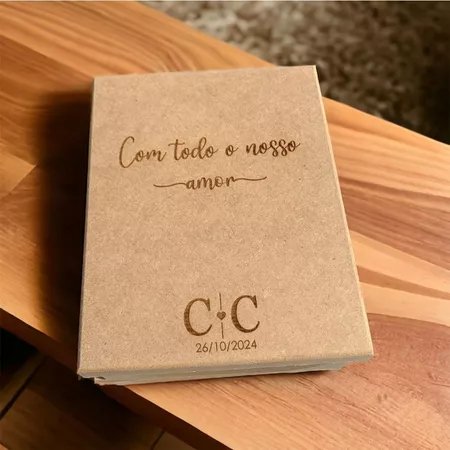 12 caixas convite personalizadas para mini vinho e taça com nome data brasão monograma casamento