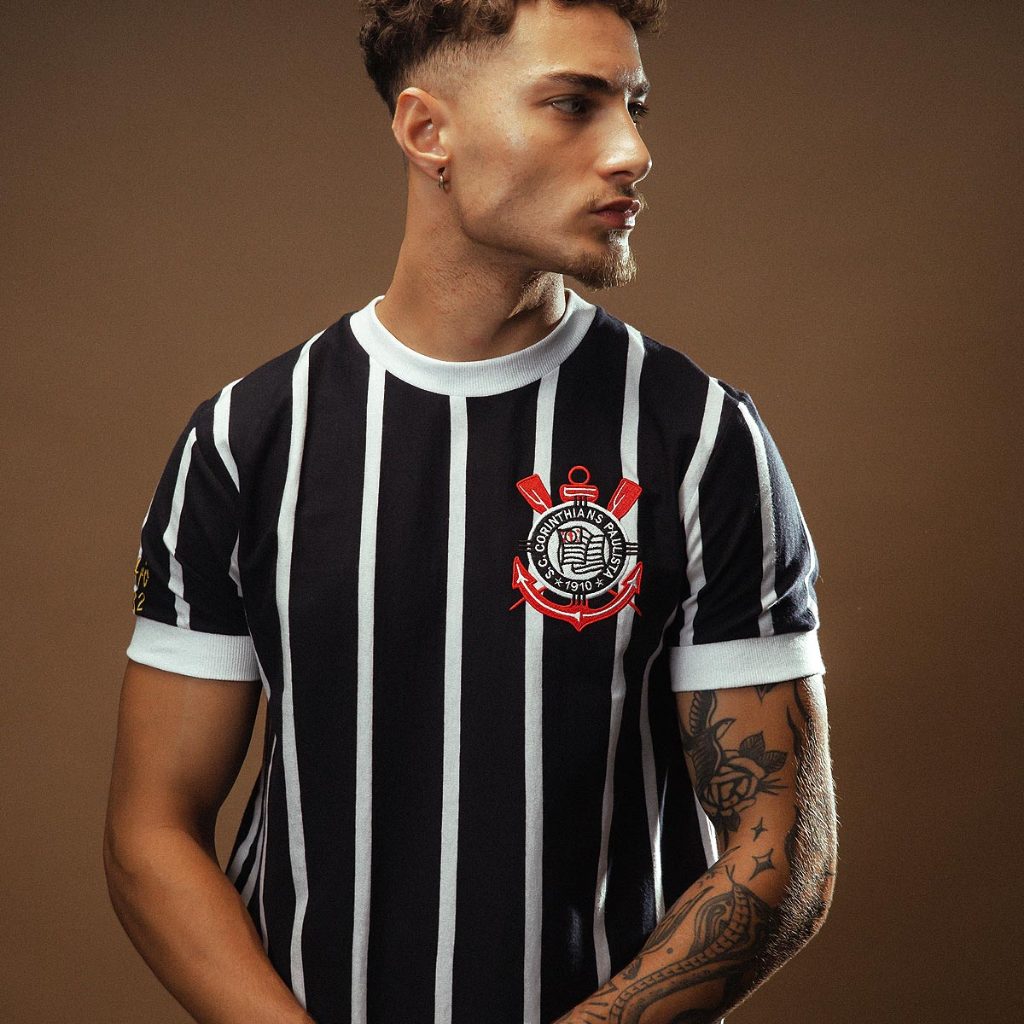 Camisa Retrô Corinthians Democracia 1982 Masculina Oficial