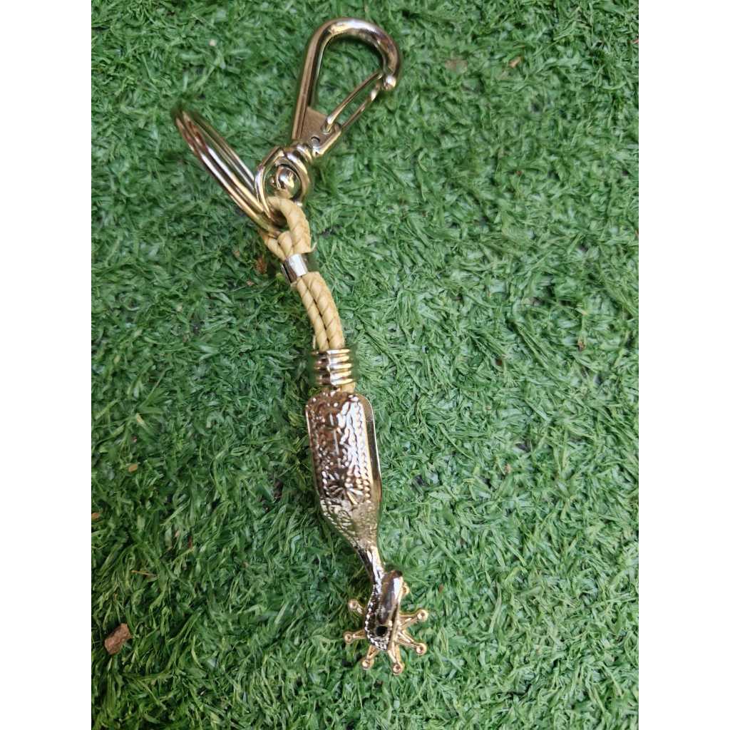 Chaveiro country em metal com mosquetão e argolinha modelo de pingente espora