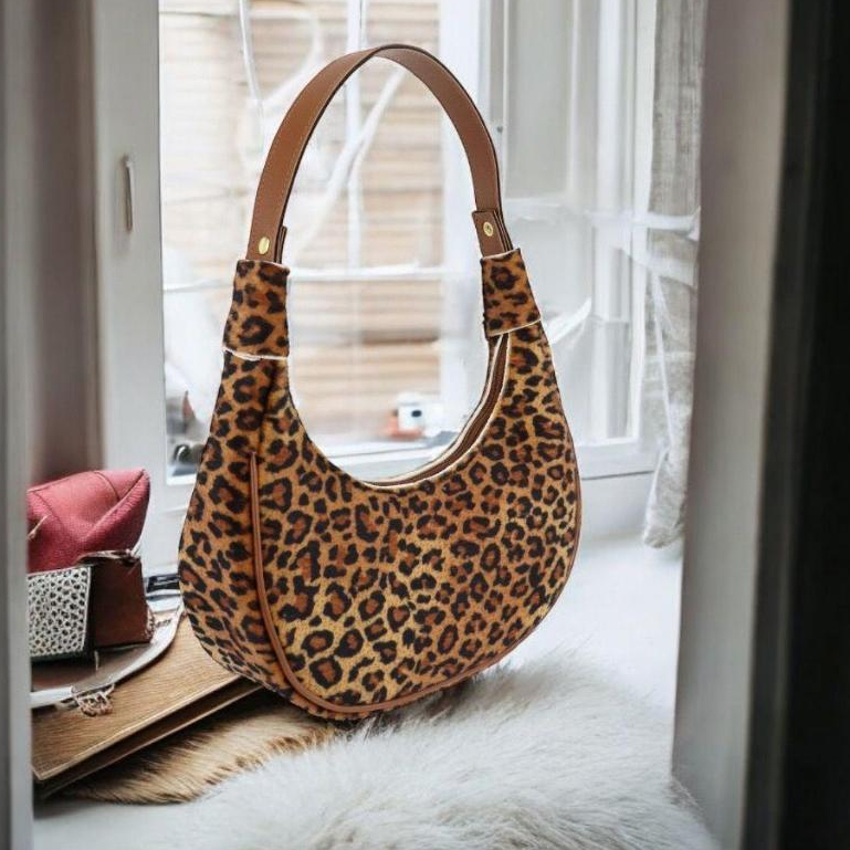 Bolsa Meia Lua Onça Toda Forrada de Ombro em Oferta na Shopee