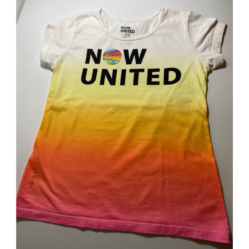 Camisa branca com cores degradê Now United - Tam.: 9-10 anos