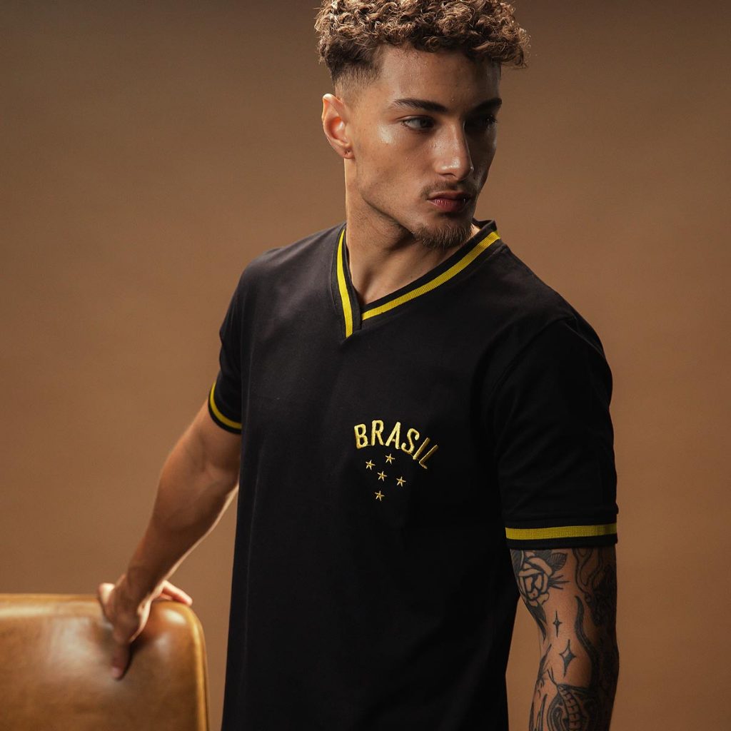 Camisa Brasil Retrô Preta Masculina - Sports & Outdoors