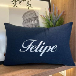 Almofada Baguete Com Enchimento Bordada Personalizada Nome 50x30 Cama Posta Linho Veludo
