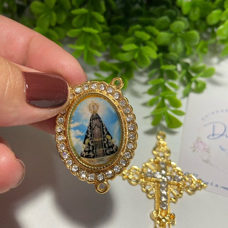 Entremeio Nossa Senhora Aparecida e Crucifixo Dourado com Stras para Terço