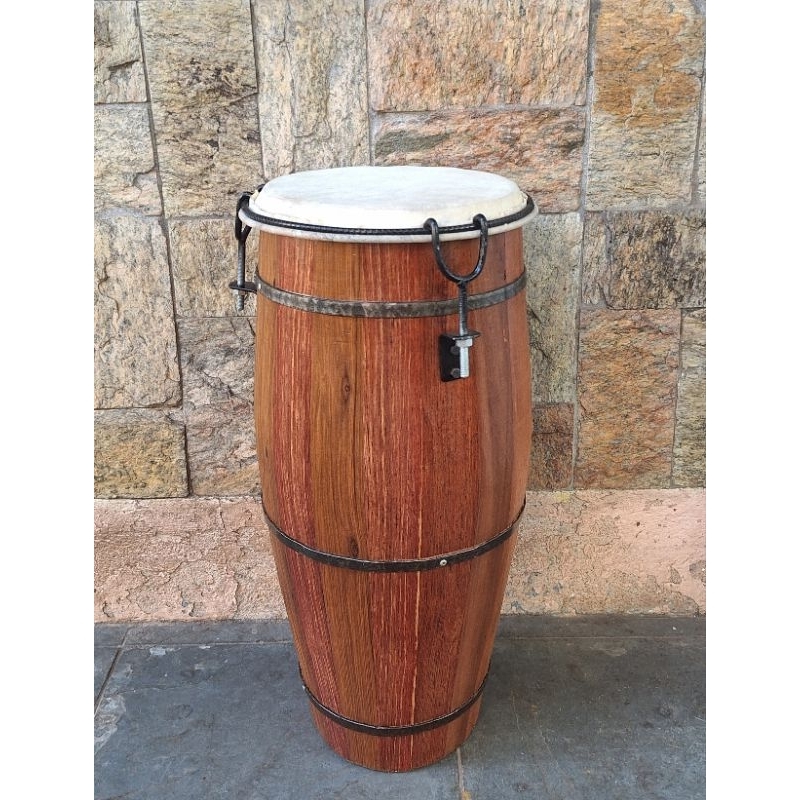 Atabaque de 60cm feito com madeira de lei ( tachi )