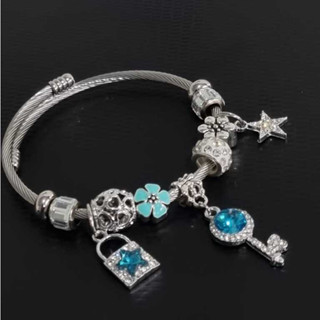 Pulseira Feminina com Berloques Cravejados Azul e Branco em - AÇO INOX em Oferta na Shopee