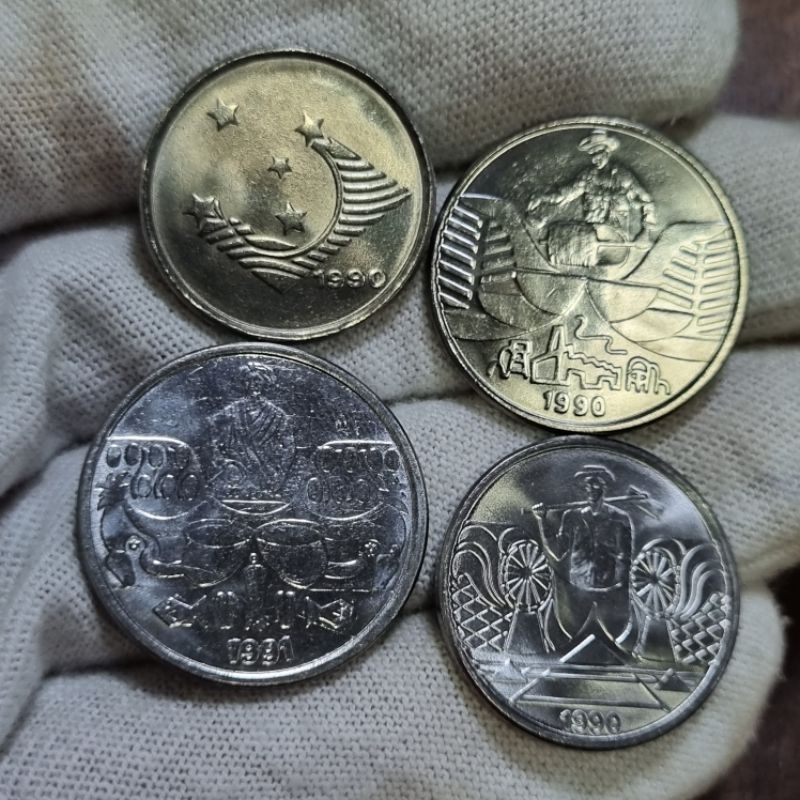 Série Moedas de 1, 5, 10 e 50 Cruzeiros - Moeda Banderia, Salineiro, Seringueiro 1990 e Bahiana 1991