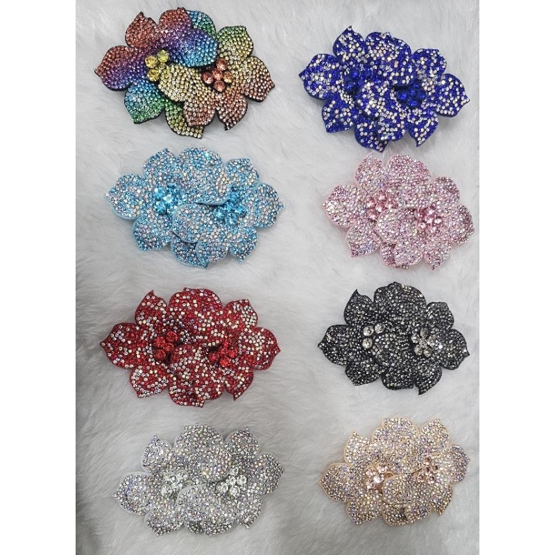 Aplique flor dupla feltro com strass vendido por (par)