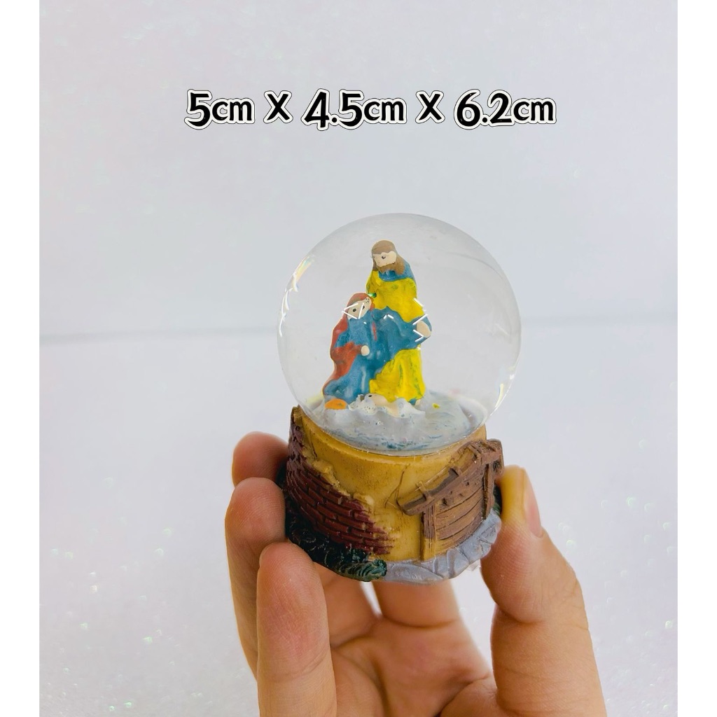 Mini Globo Bola de Neve Natal Presepio Sagrada Familia Resina Vidro 5cm x 4,5cm x 6cm
