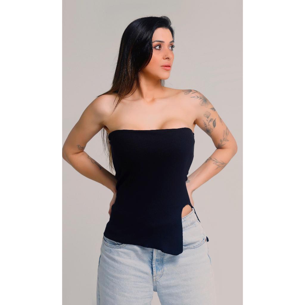 Blusa Tomara que Caia Assimétrica Canelada: Elegância e Estilo em uma Única Peça