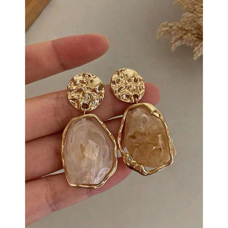 Brinco De Madrepérola Dourado com Pendente de Resina Irregular Estilo Chic Simples