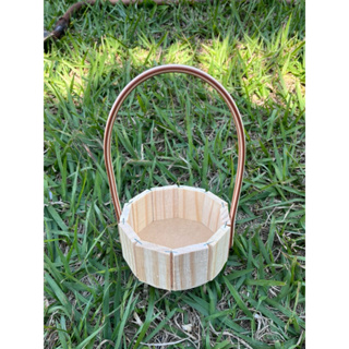 1 cesta de madeira de 13cm, alça de fibra sintética, dia dos pais, dia da mães, dia dos namorados, presente em Oferta na Shopee