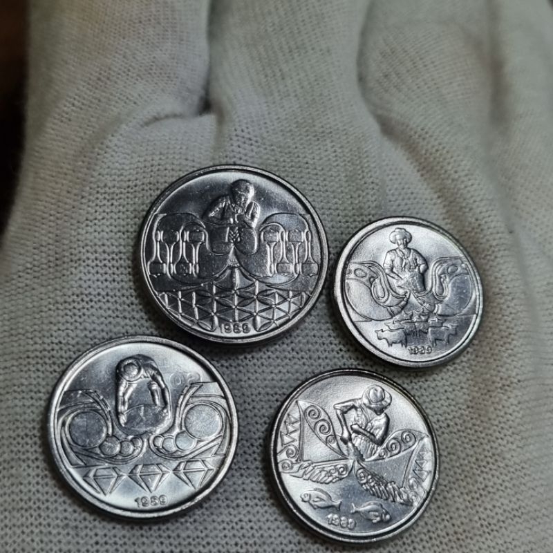Set 4 Moedas 1, 5, 10 e 50 Centavos 1989 - Moeda Boiadeiro - Moeda Pescador - Moeda Garimpeiro- Moeda Rendeira - MBC