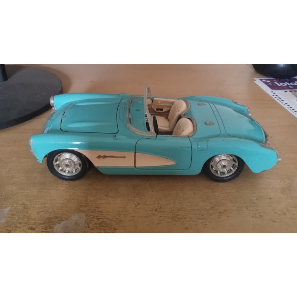 Miniatura de Carro Antigo * Faltando Somente Uma Roda , Material Ferro.