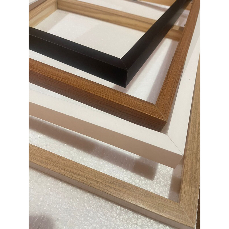 Quadro resina para caixa de luz 43x43 ESSA CASA SE ALEGRA COM A SUA PRESENÇA fundo bege (M madeira)