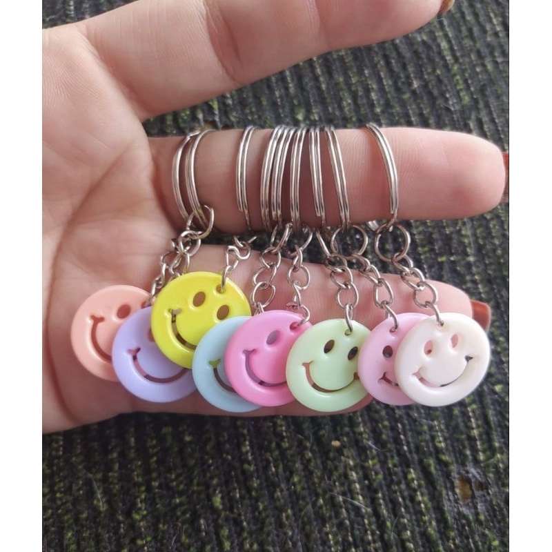 20 Chaveiros de Carinhas Feliz lenbrancinhas mimos em Oferta na Shopee