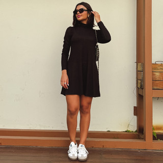 Vestido Feminino Liso Manga Longa Gola Alta em Malha