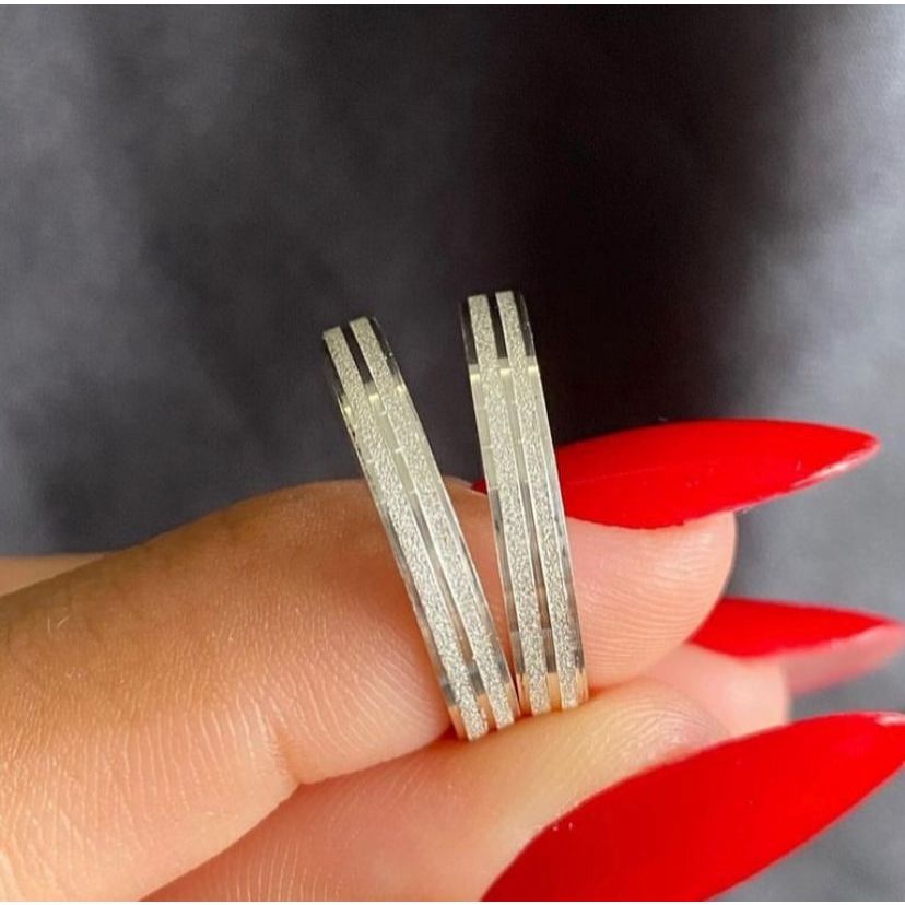 Par de Aliança de Namoro Prata Brilhante Diamantada Canal com linha fina 4mm