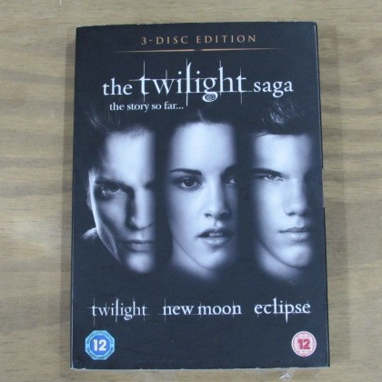DVD TRIPLO -THE TWILIGHT SAGA THE STORY SO FAR../TWILIGHT /NEW MOON /ECLIPSE ** SEM LEGENDA**