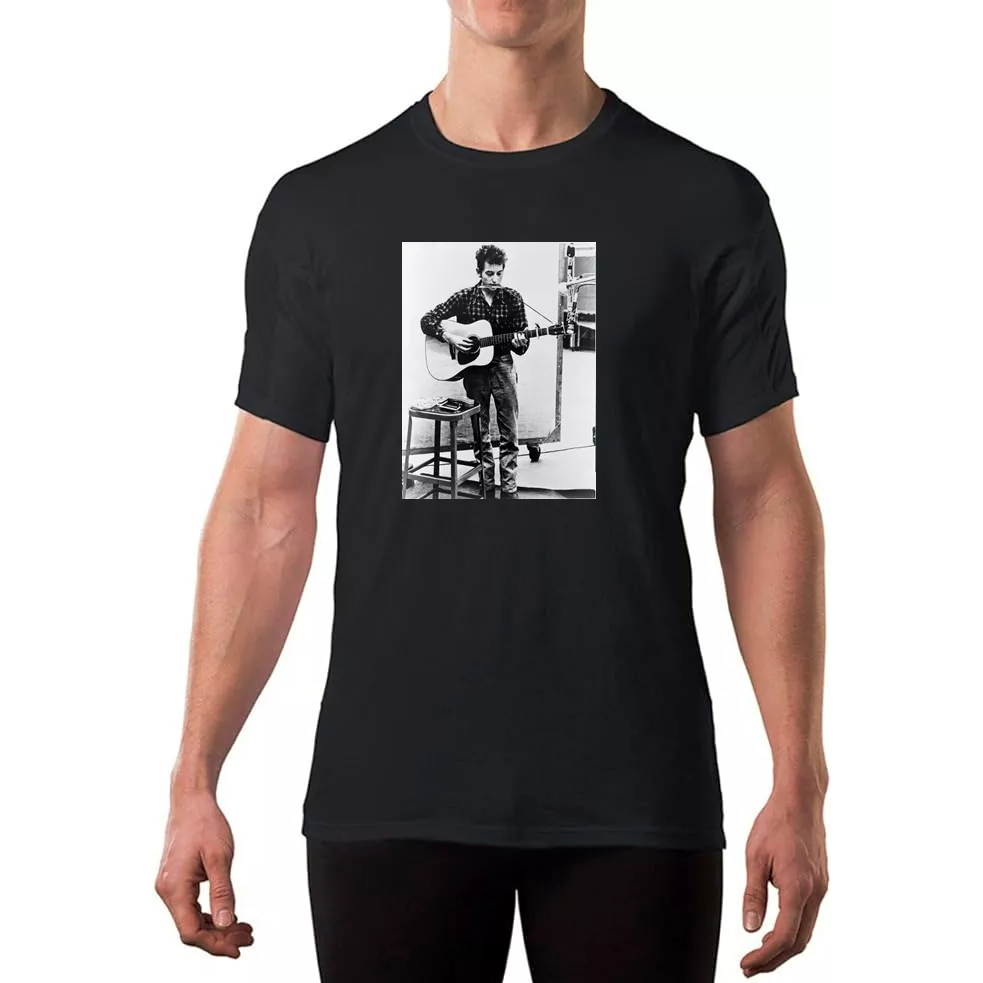 Camiseta Bob Dylan Playing Guitar And Harmonica Into Poster