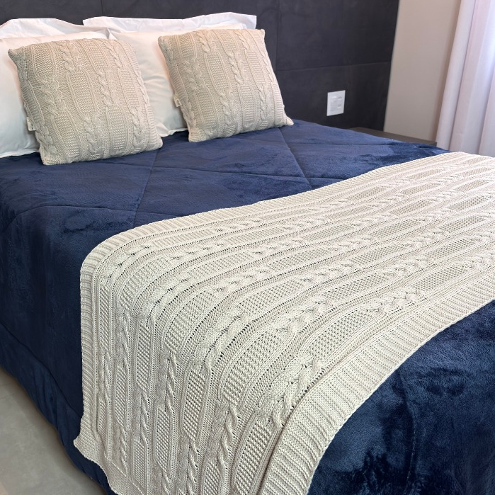 Kit Peseira Tricot + 2 Capas de Almofada para Cama e Sofá Casal, Queen e King | Decoração RAVENA