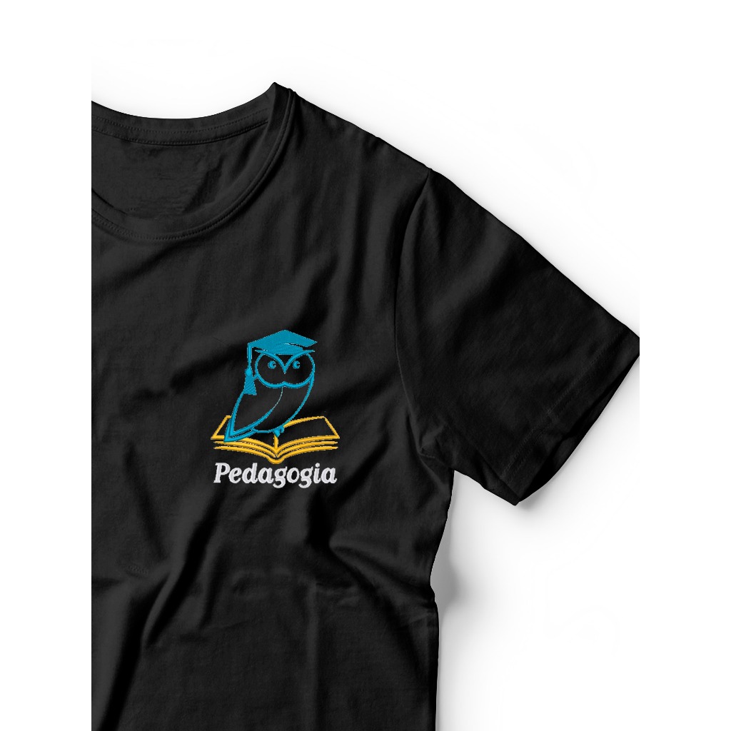Camisa Pedagogia Bordada Mod 2 Faculdade Pedagoga Simbolo Coruja Malha PV Confort T-shirt Camiseta