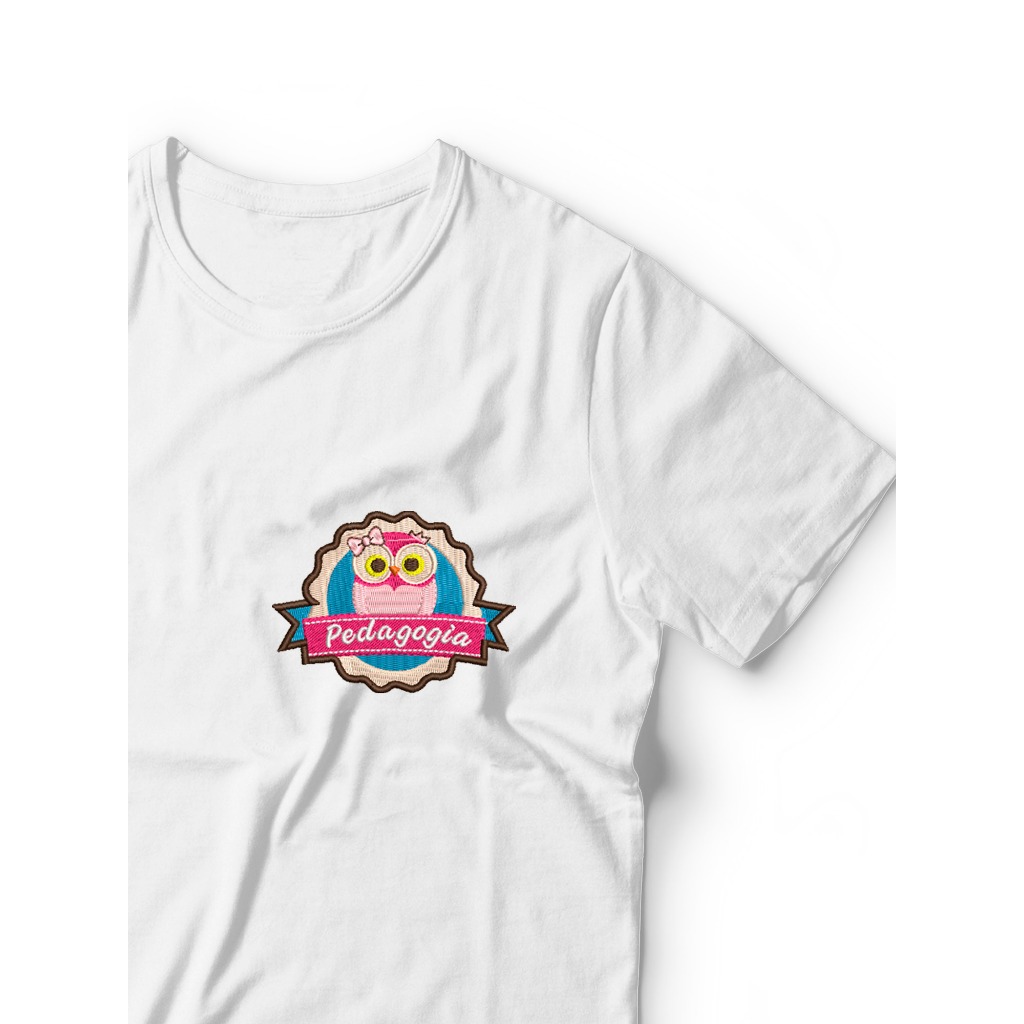 Camisa Pedagogia Bordada Faculdade Pedagoga Simbolo Coruja Malha PV Confort T-shirt Camiseta