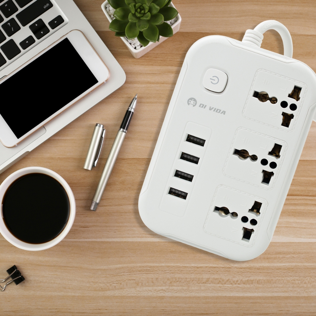 Tomada Elétrica Com 3 Sáidas Universais 4 Usb V 2500w - 10a - Home Appliances