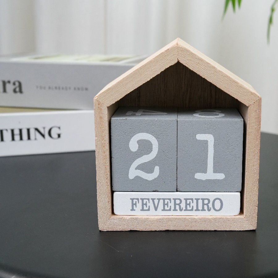 Calendário Pequeno De Mesa MDF Decorativo 12x12x5.6Cm Casa Forma Coração Oco em Oferta na Shopee