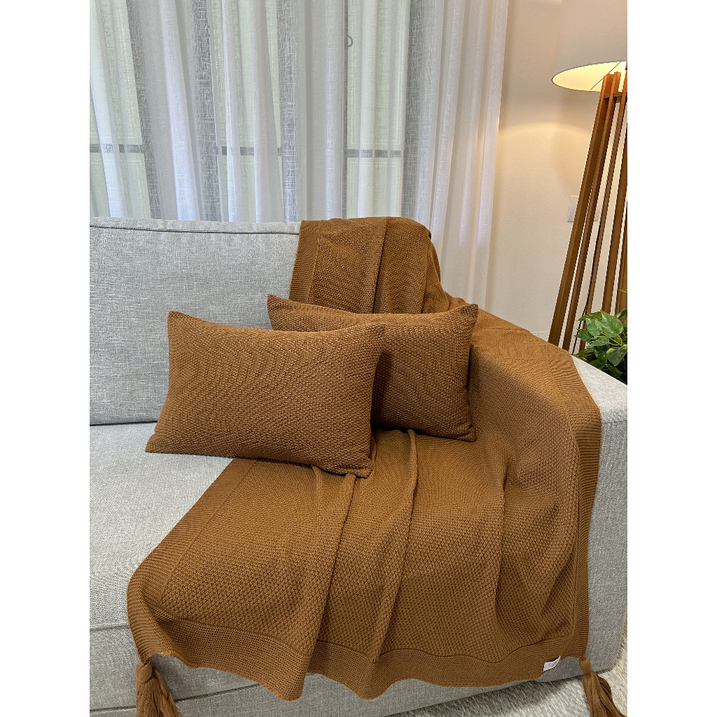 Kit Peseira Manta Luxo Decorativa Pompom Sala Sofá + 2 Capas