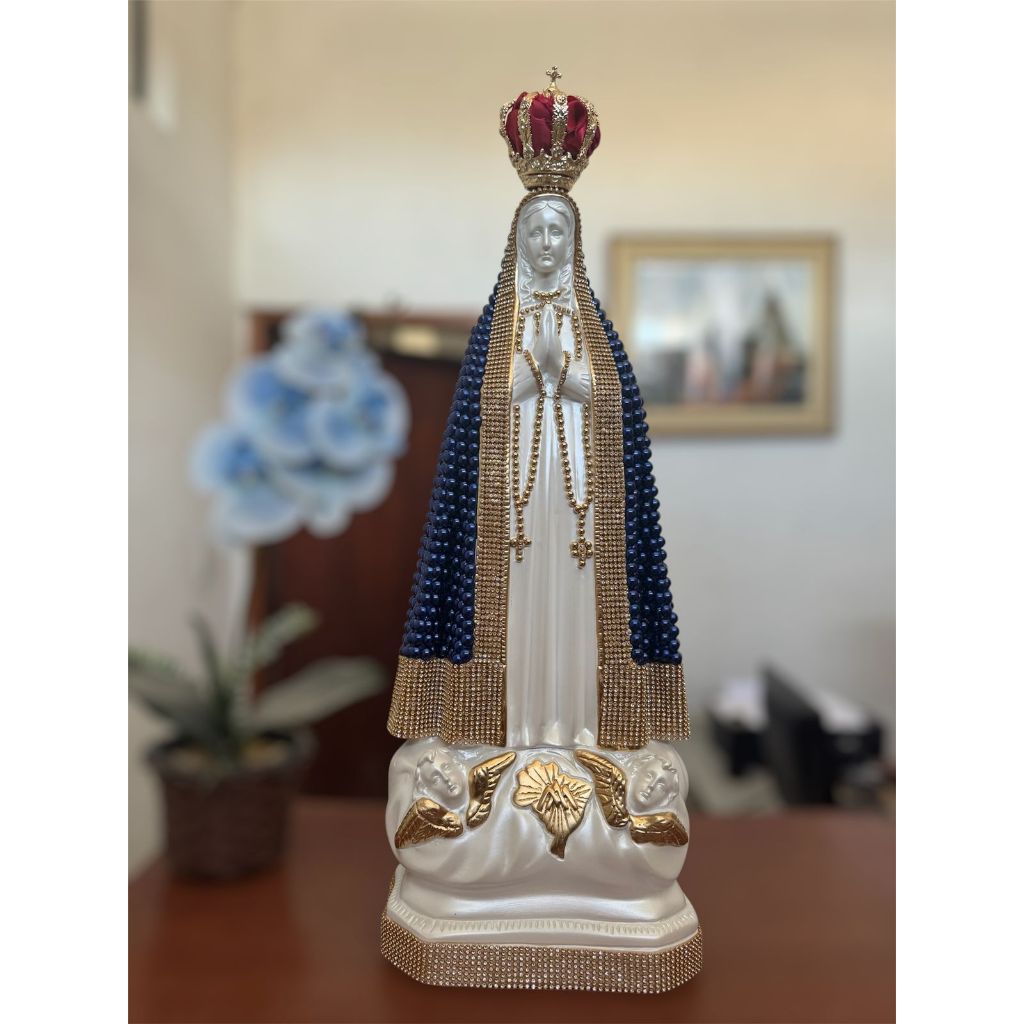 Imagem de Nossa Senhora Aparecida 60cm com coroa replica de chumbo folheada a ouro e com o manto revestido de pérola
