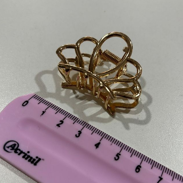 6 Unidades Piranha média Dourada metal vários modelos/4cm