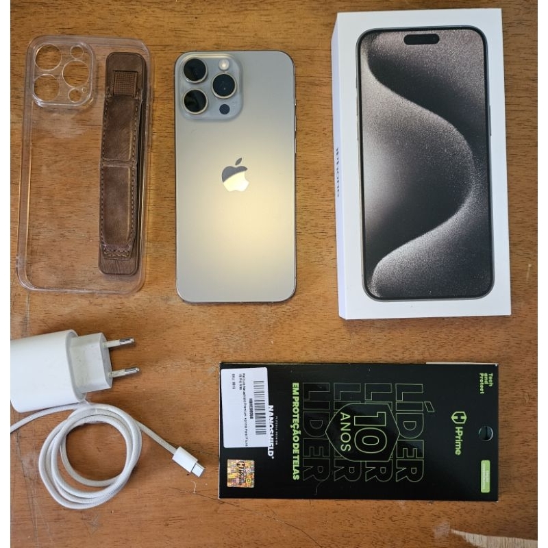 iPhone 15 Pro Max (1TB) - Titânio Natural - Com Garantia, carregador completo original e caixa