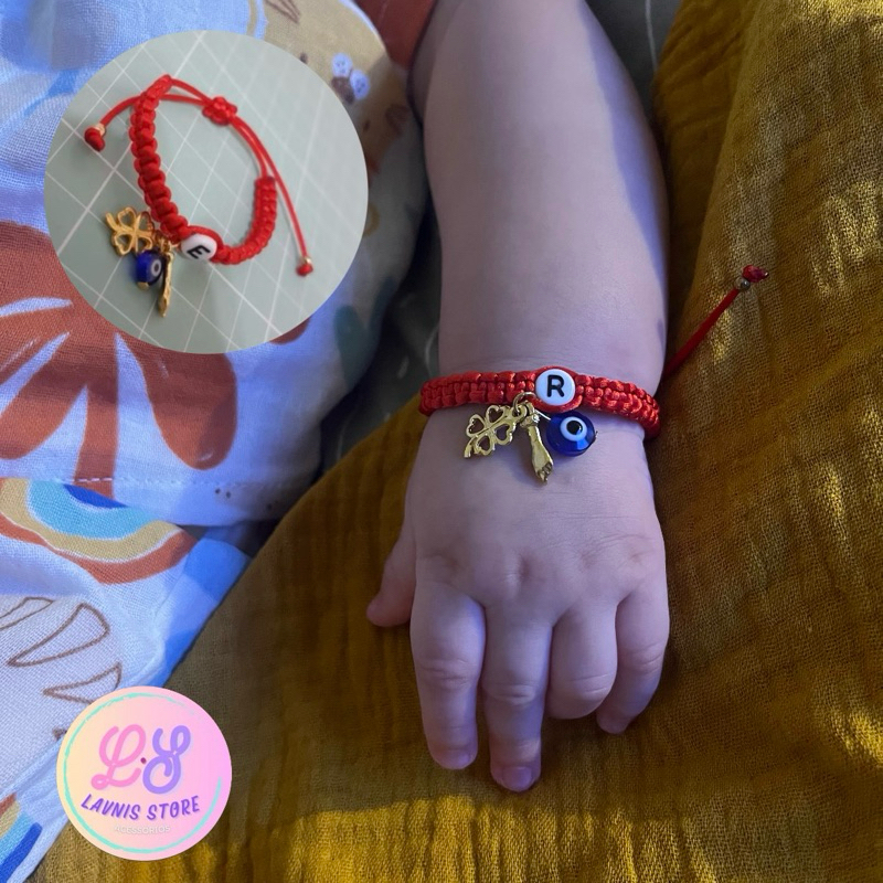 PULSEIRA BABY 3 AMULETOS E LETRA INICIAL em Oferta na Shopee