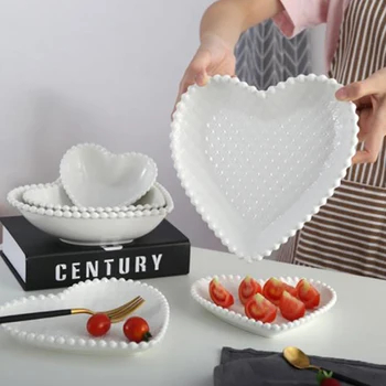 Prato Design Coração Branco 24,5x22,5CM Superfície Cravejada Corações Decoração de Mesa