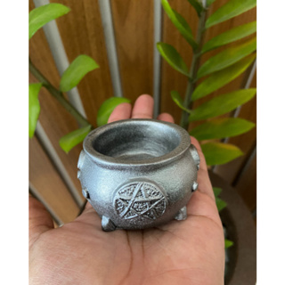 Incensário Caldeirão de Bruxa 6.5 cm em Resina Cor Prata ou Preto em Oferta na Shopee