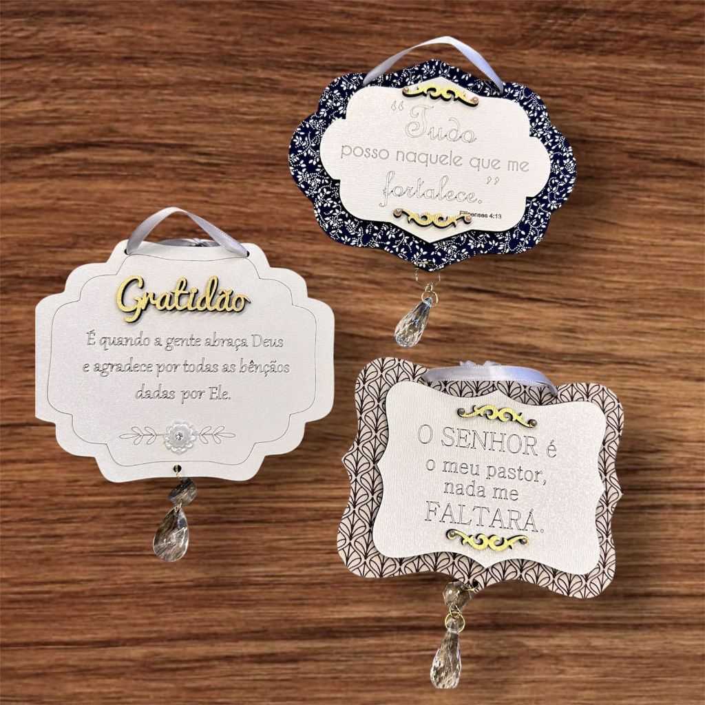 Placa decorativa pendulo com frase o senhor é meu pastor, tudo posso naquele que me fortalece e gratidão