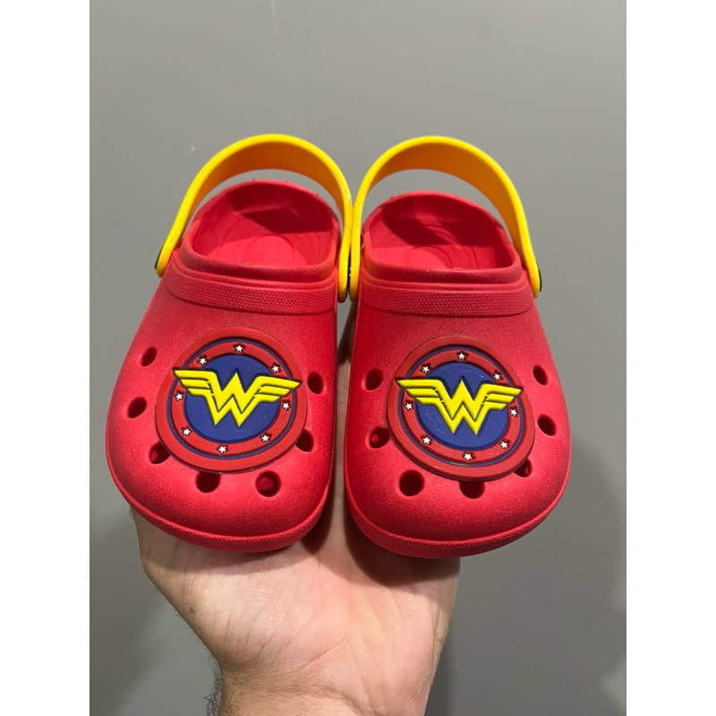 Babuche sandália papete personagem mulher maravilha em Oferta na Shopee