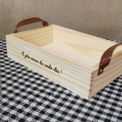 Bandeja para café da manhã em madeira pinus com alça de couro, Personalize com sua frase. em Oferta na Shopee