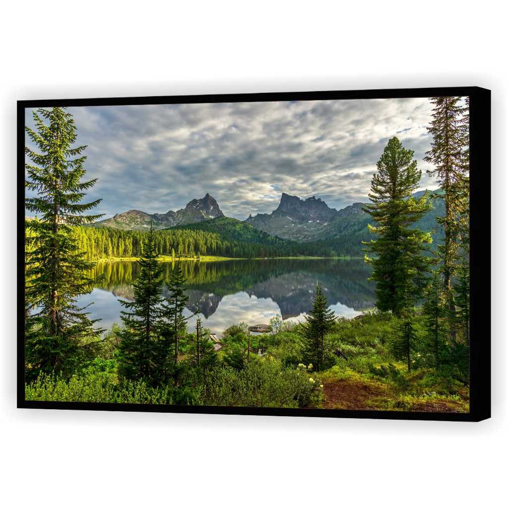 Quadro Luxo Decorativo Árvores Verdes Montanhas Rio Paisagem Natureza Salas Tela Canvas Filete