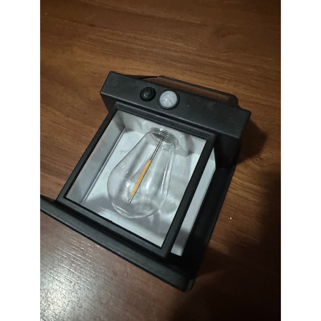 LUMINÁRIA RETRO REFLETOR ENERGIA SOLAR SENSOR PRESENÇA LIGA E DESLIGA SUSTENTABILIDADE ENERGIA SOL