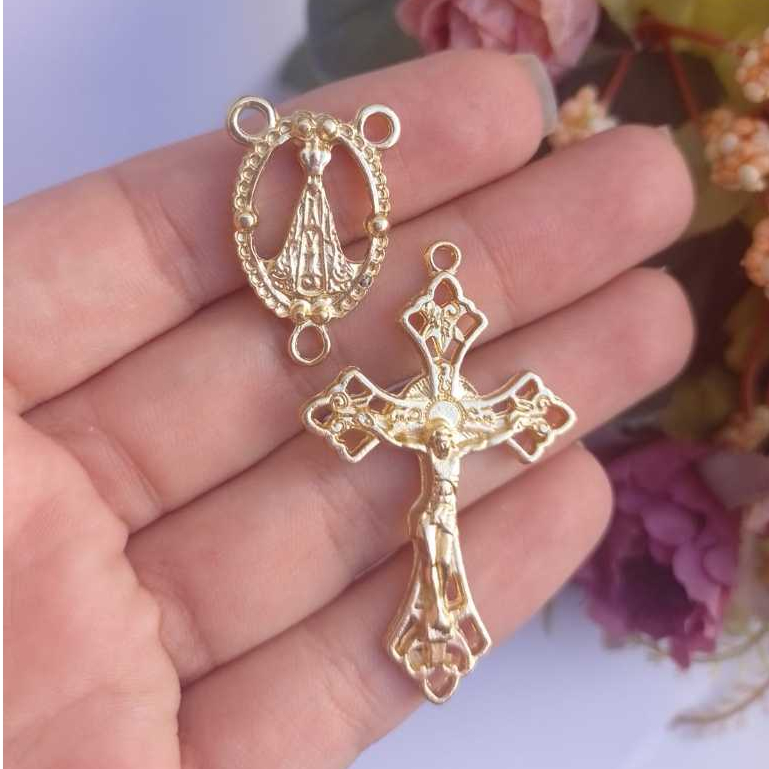 30 Crucifixos + 30 Entremeios para Terços Nossa Senhora Aparecida Dourado - kit para Montagem de Terços NS Aparecida