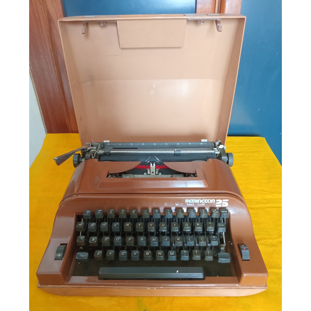 Máquina De Escrever Remington 25 Doce De Leite