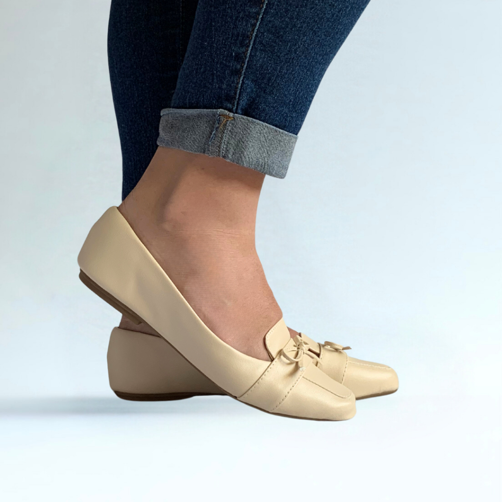 Sapatilha Mocassim Feminina Confortável Bico Quadrado Off White Branco Laço Infinito Elegante