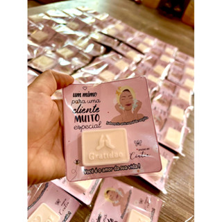 50 mini sabonetes de argila Palavras de prosperidade e amor (mimos e lembrancinhas) em Oferta na Shopee